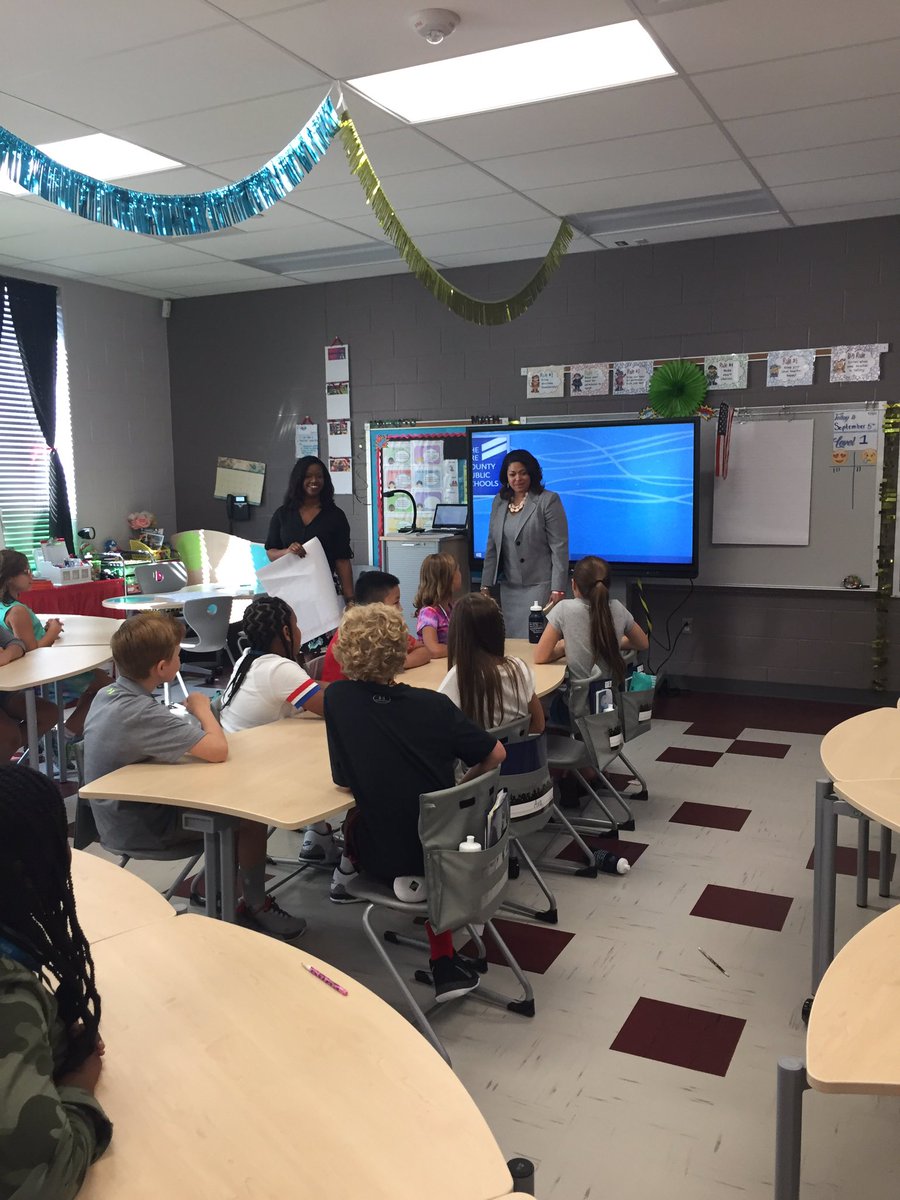 dlynchbcps's tweet photo. Great start to the 2017-2018 school year with some very exciting visitors #RelayES4 @Relay_BCPS @jrbarnett_ @VerlettaWhite @kcuellar_BCPS https://t.co/QodELODThl