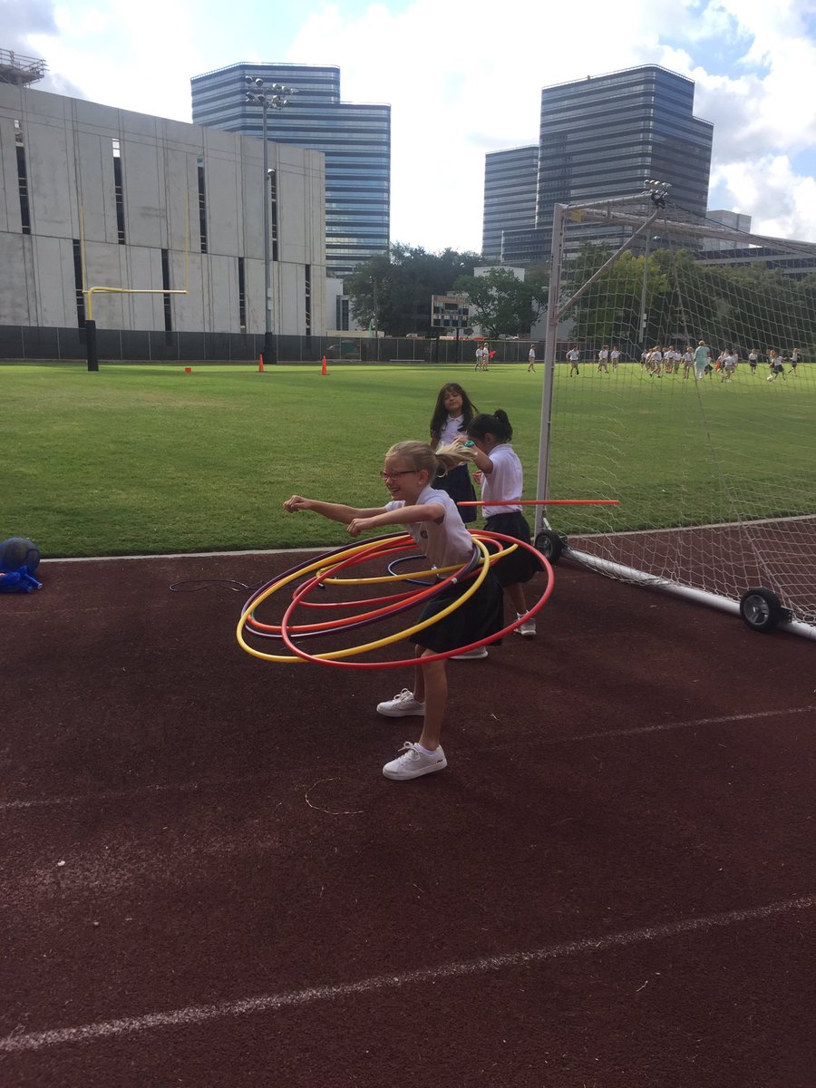 msangwyrick's tweet photo. We have some talent here @SMCS! #recessfun https://t.co/nsffsqYYUN