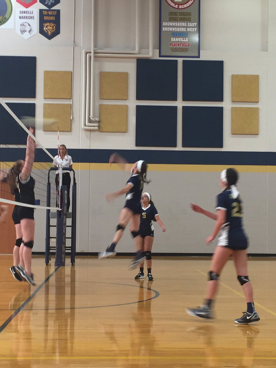 TWMSports's tweet photo. #8VB Lady Bruins 25-17 over Lebanon in first set #GoodThingsBruin @triwestvolley https://t.co/C48LbRDs5N