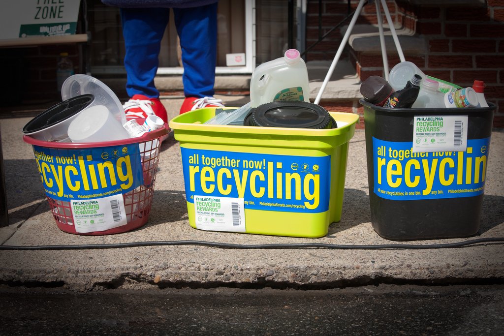 PhiladelphiaGov's tweet photo. Due to Monday's holiday, trash &amp; recycling pickups are one day behind for the rest of the week. Set bags out one day later than normal. https://t.co/6dPi6u0BhM