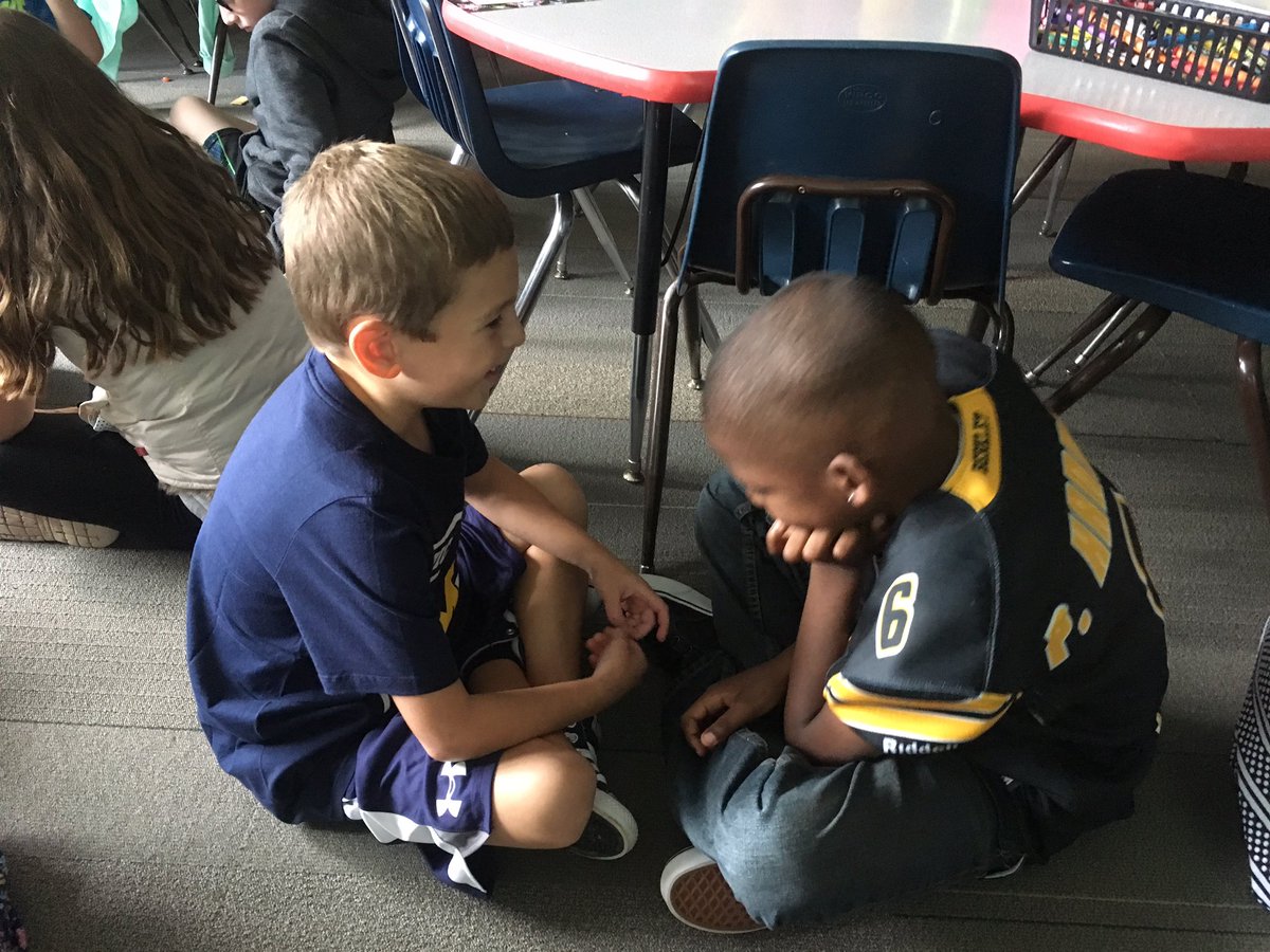 MrsCelini's tweet photo. Sharing 5 personal facts to one another on our first day of school! #PattengillPride https://t.co/A7UbAgF1ik