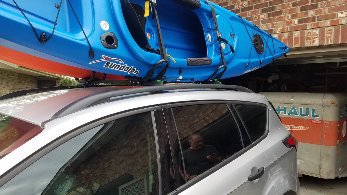 Draconicarcher's tweet image. 200 miles into the drive to az, 1600 to go!
King is riding in style, whole back of the truck is his #spoileddoggo