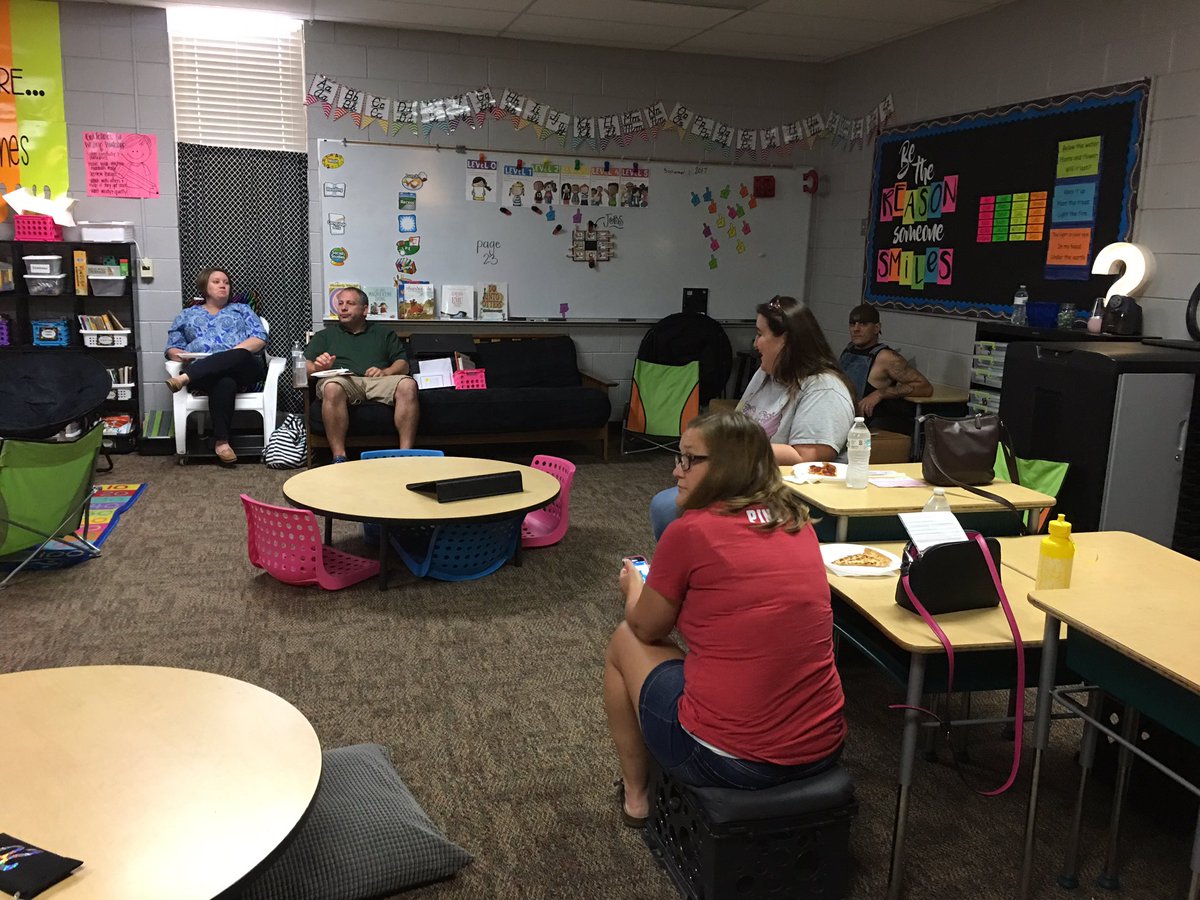 OutLoudEd's tweet photo. Dinner with a teacher has started. A great way to find out learning goals for the semester. https://t.co/trRaMF4Deu