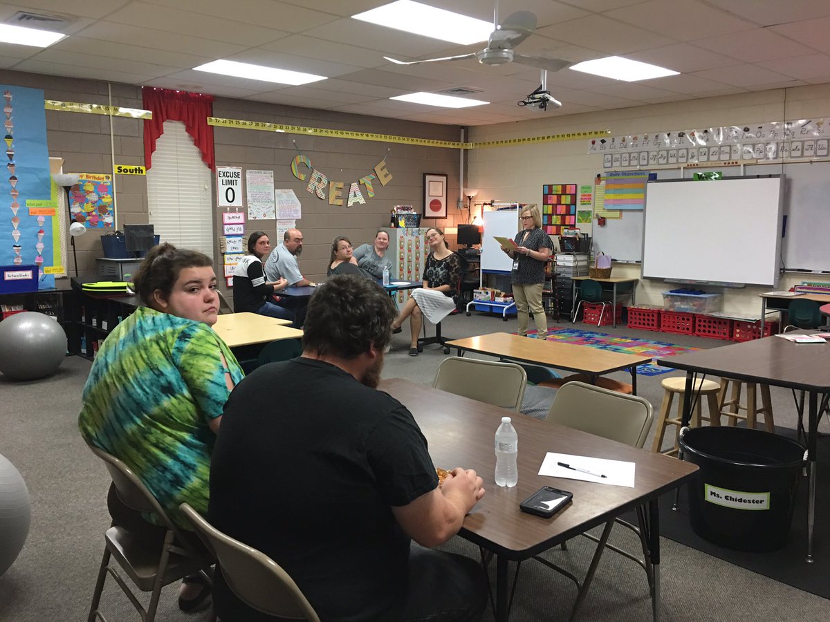 OutLoudEd's tweet photo. Dinner with a teacher has started. A great way to find out learning goals for the semester. https://t.co/trRaMF4Deu