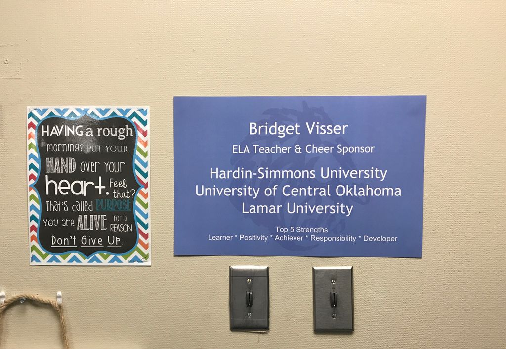 BVisserELA's tweet photo. I LOVE my new sign! Thanks #TeamCMS for making these! #cmsstrengths #learner #foreverstudent #CelebrateMonday https://t.co/ECxUGcCxsW