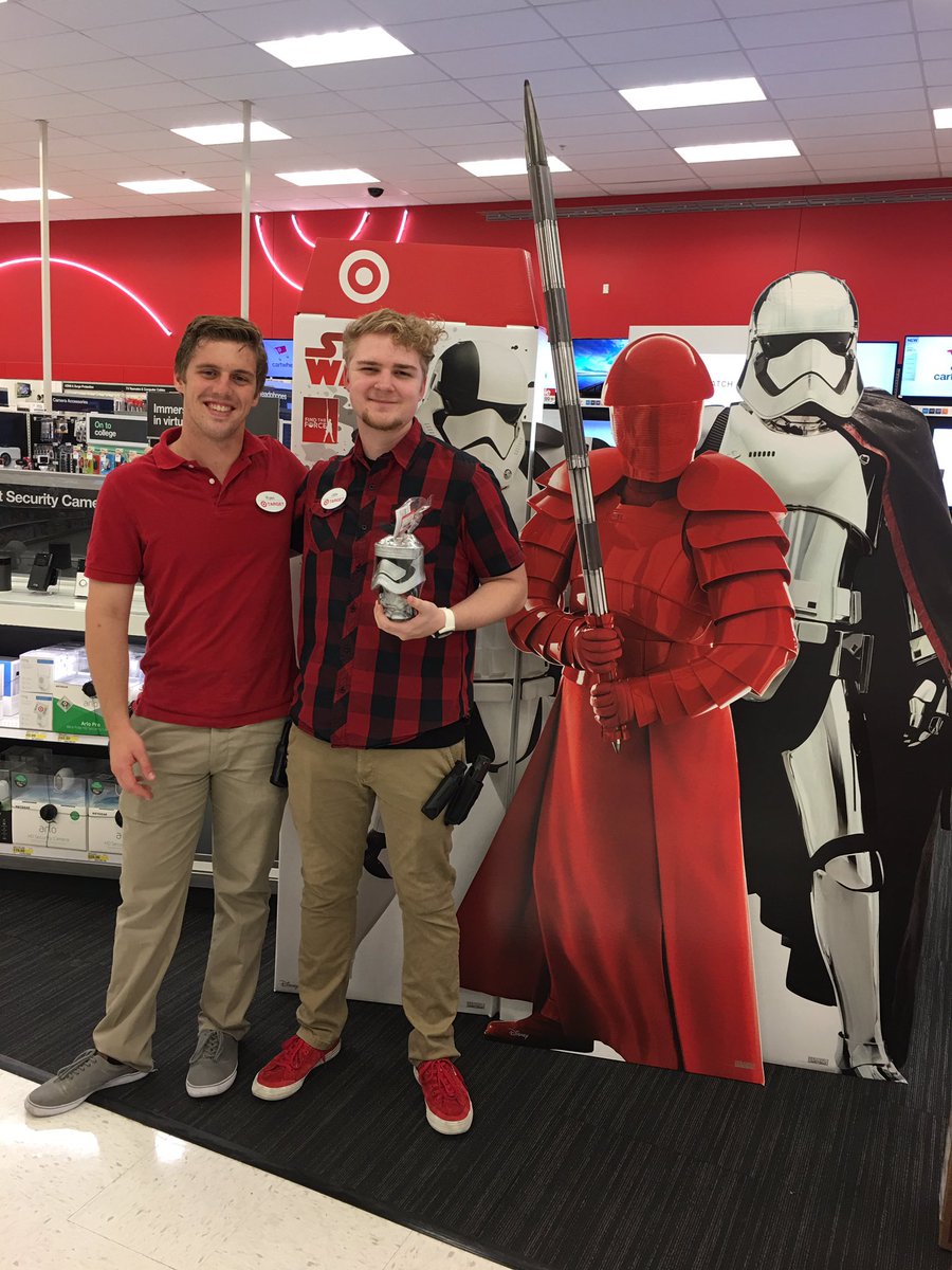 When John scores 98% in AAR for the week, you celebrate with Star Wars candy 👽 @joeycufflinks