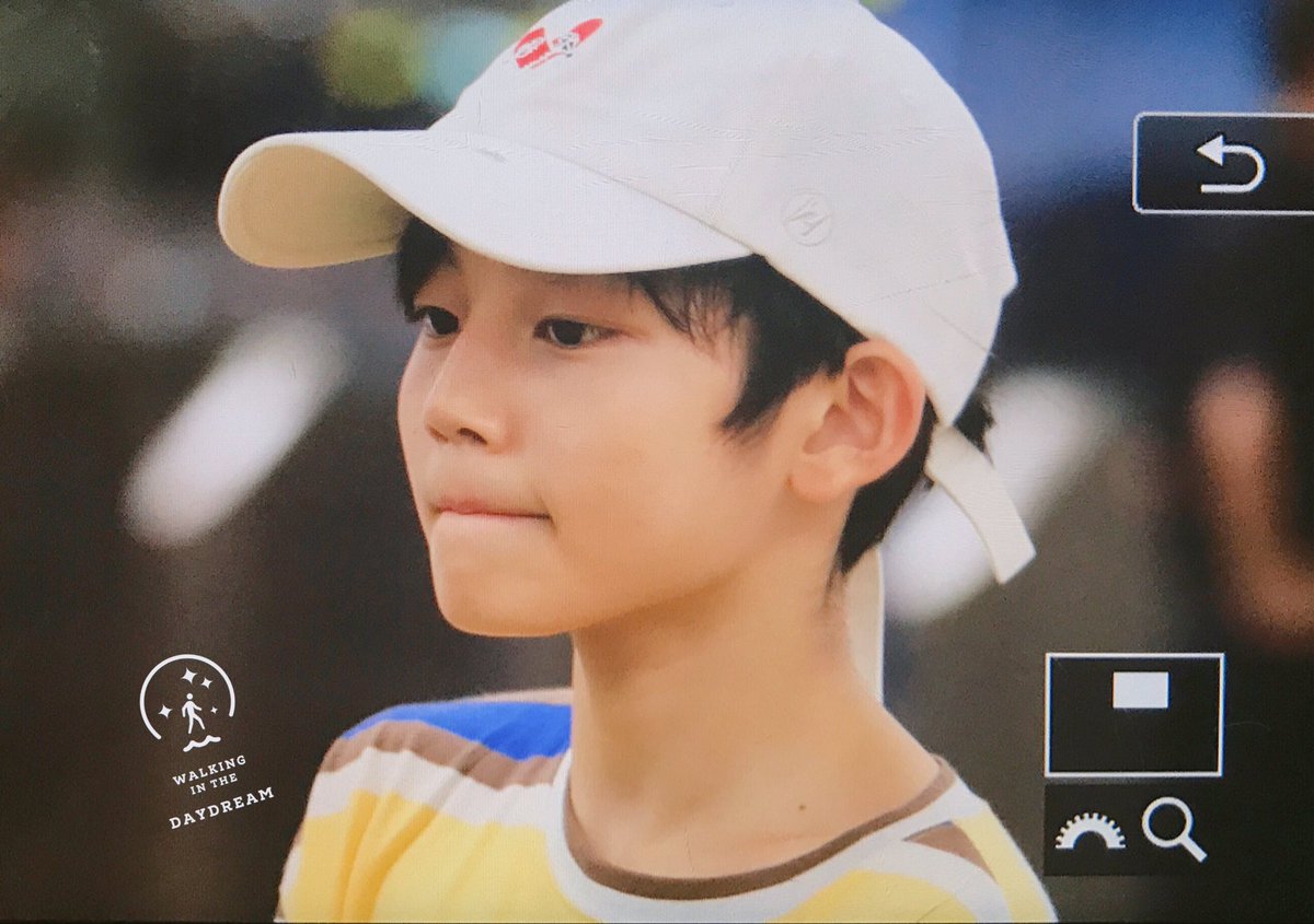 20040809_WITD's tweet photo. 170825 PEK 입국 #YHBOYS #殿甲 #DIANJIA https://t.co/DaneBVMXYC