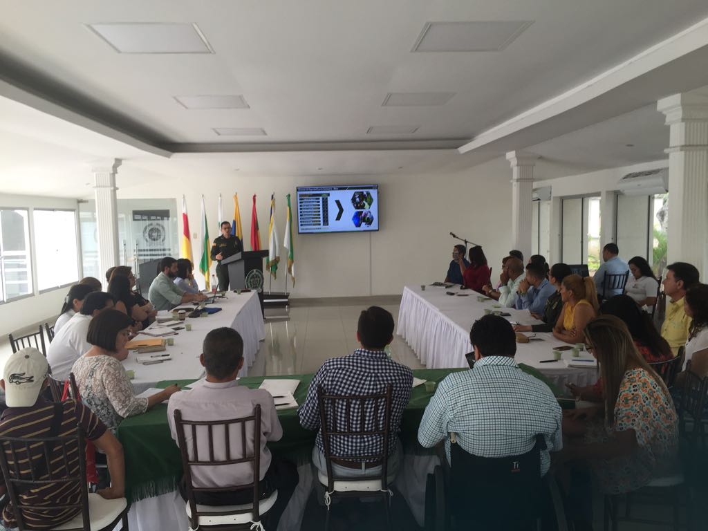 Minvivienda's tweet photo. Hoy realizamos mesa de seguridad para proyecto #VIPGratis IV Centenario en #Neiva. Estamos comprometidos con la convivencia de beneficiarios https://t.co/AbtVGJZJUD
