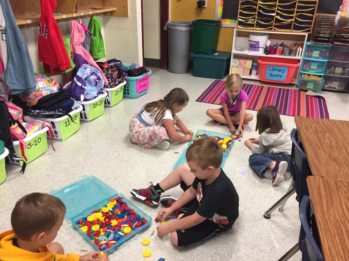 205MissHansen's tweet photo. Lots of fun exploring workplaces today!! #firstgradefun #mathworkplaces https://t.co/WAGp79FxYI