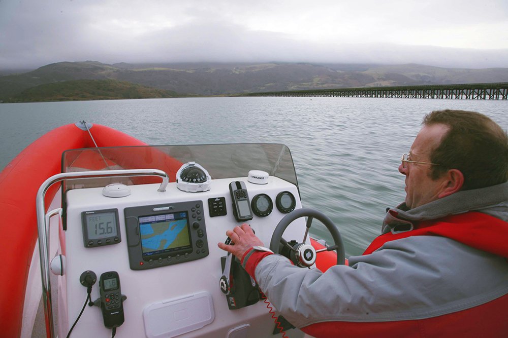 boatsdotcom's tweet photo. A comprehensive guide to marine VHF radio for leisure boaters. https://t.co/mnzuy8J2N2 #everythingboats #tipTuesday #boatinghowto https://t.co/nRR7RsZFf4