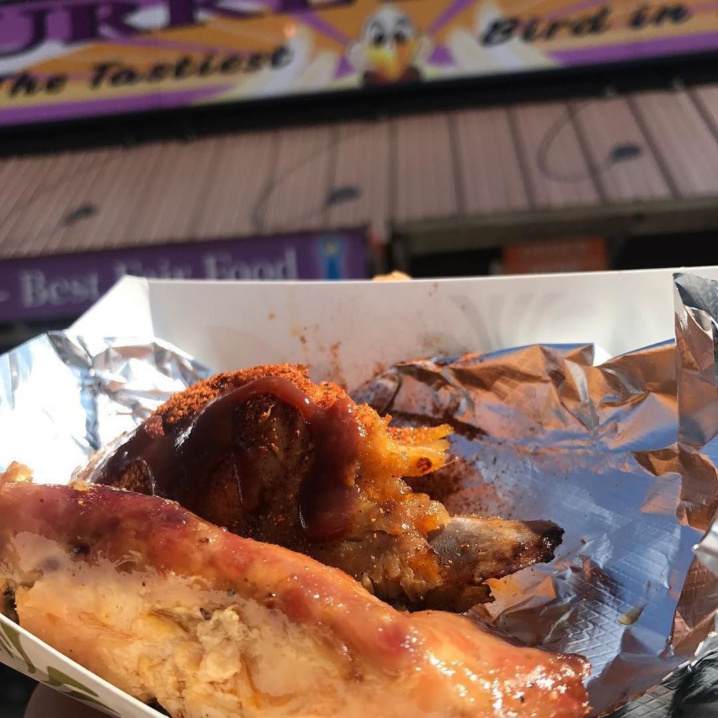 DeRushaEats's tweet image. This is turkey ribs on top of a turkey sandwich from @turkeytogo and I'm quite pleased with both options. #MNState… ift.tt/2wQt8m2