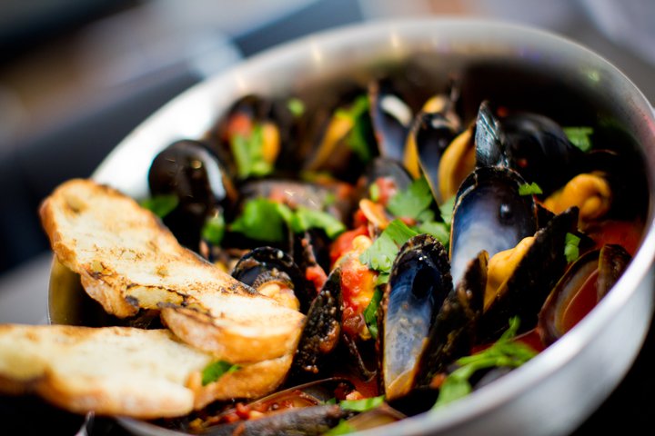 barcodedc's tweet photo. Rainy day got you down? What about getting an #amazonrestaurants delivery of #barcodedc's famous mussels! Available for $10 today! https://t.co/ibgBjanSfL