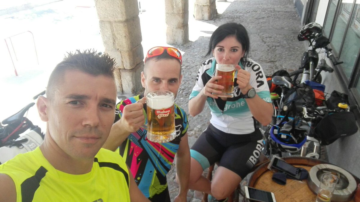 nievesplano99's tweet photo. Empezamos el camino @RUBENPLANO13 @Alexgalan_27 #Malpar-Santiago #PanderBam #MisiónCaminoDeSantiago https://t.co/2Fv8EXWIYQ