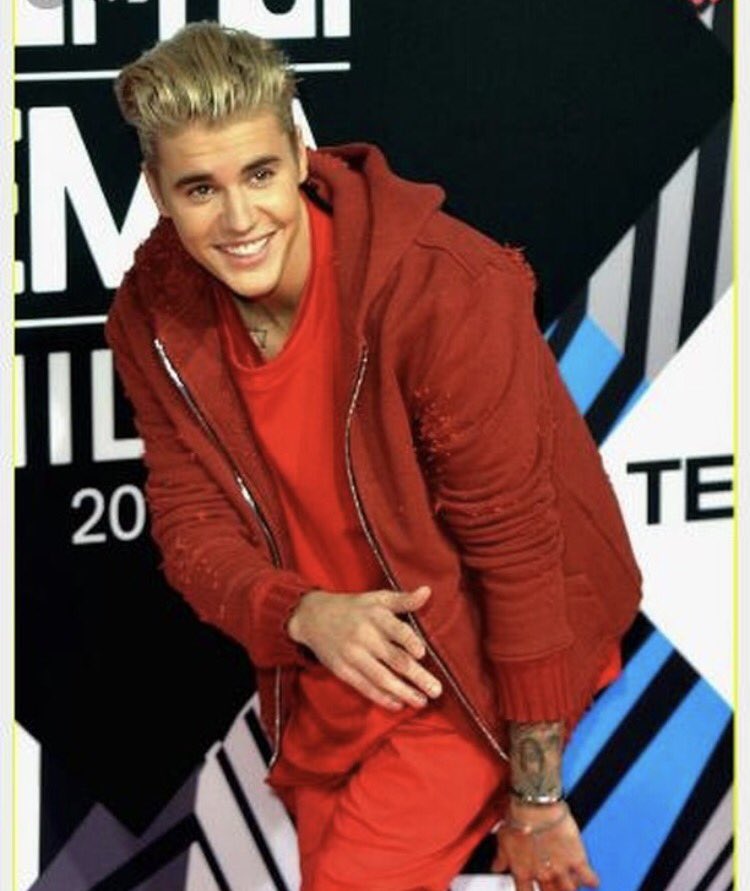 berraxgul's tweet photo. tüm a pop bizimleyken bırakmak saçmalık olur #DreamTVdeBüyükFinal #Justinbieber https://t.co/mA5d2Y5C0t