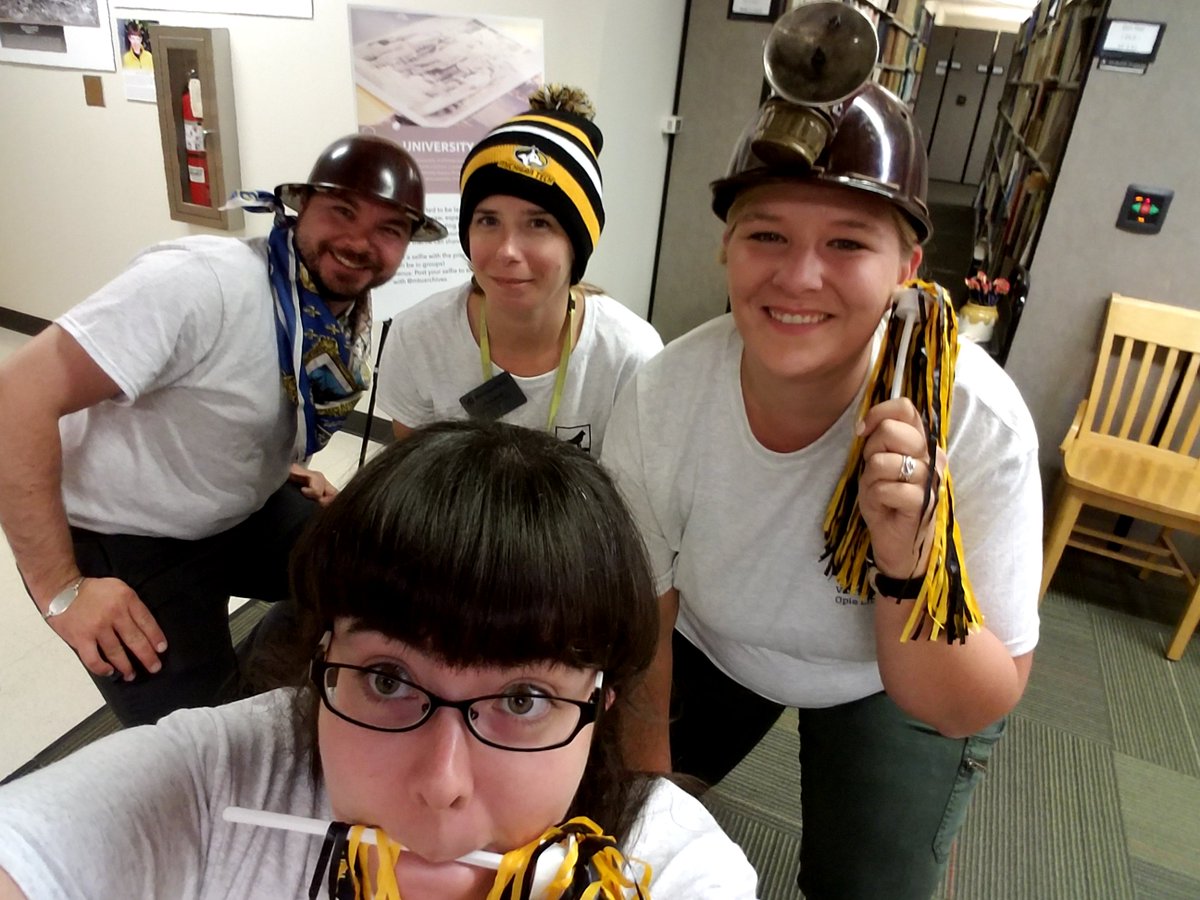 RespectDesFinns's tweet photo. Even the @mtuarchives staff got in on the #selfie fun for today's Library Expo at new student orientation! https://t.co/zdG13Do3Ap