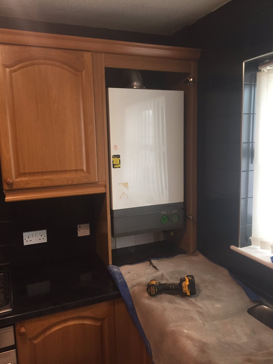 Bumblebeeheat's tweet photo. Tight fit but we did it! @WhichTraders #wtotm fitted with system flush and filter @ADEY_Pro and a ten year warranty @Intergasheating 👍💪🐝🐝🐝🐝 https://t.co/5jUbi256on