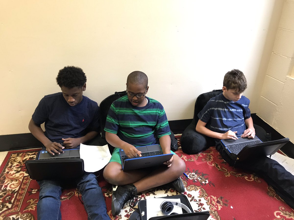 lcox42's tweet image. Working hard on our Google Slides Presentations. #SuchFocus #WorkingHard #OneTribe