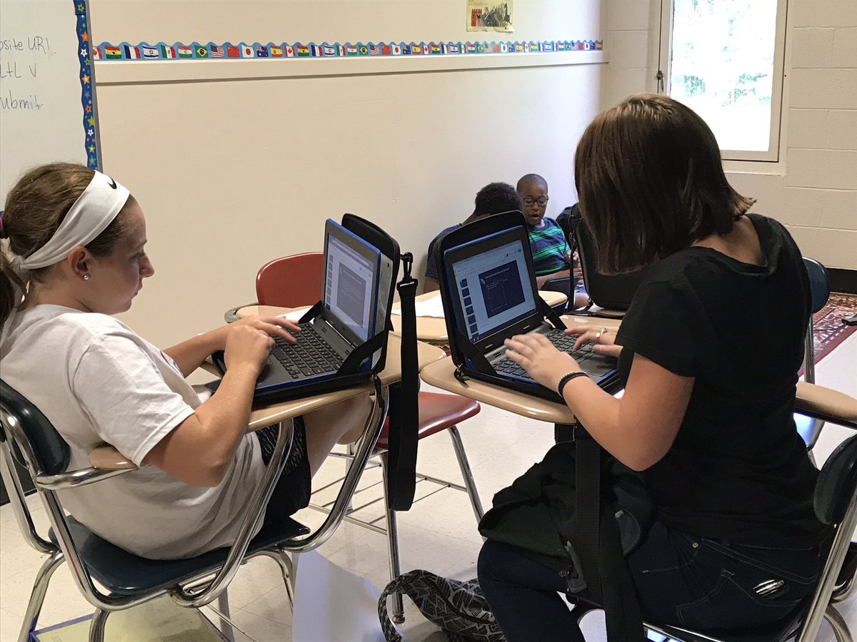 lcox42's tweet image. Working hard on our Google Slides Presentations. #SuchFocus #WorkingHard #OneTribe