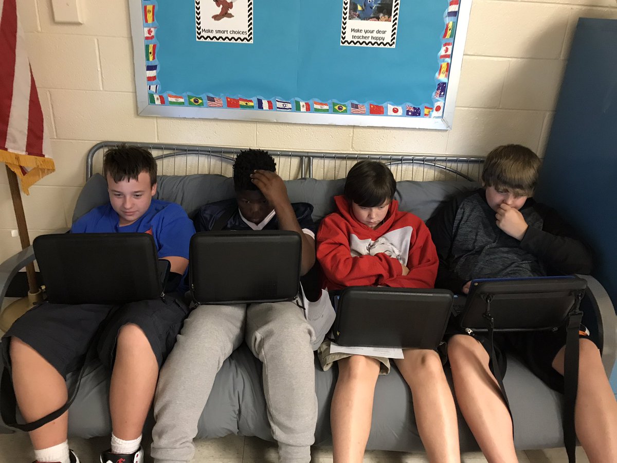 lcox42's tweet image. Working hard on our Google Slides Presentations. #SuchFocus #WorkingHard #OneTribe