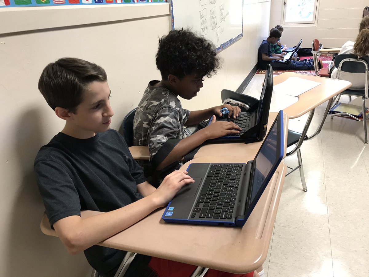 lcox42's tweet image. Working hard on our Google Slides Presentations. #SuchFocus #WorkingHard #OneTribe