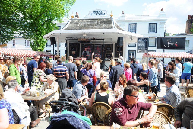 ThePantiles's tweet photo. The Harvest Food Festival returns to #ThePantiles on 8-10 September! RT! 😋 #tunbridgewells #kenthour
https://t.co/Yp2yoc1TbY https://t.co/wWS93jJ8CM