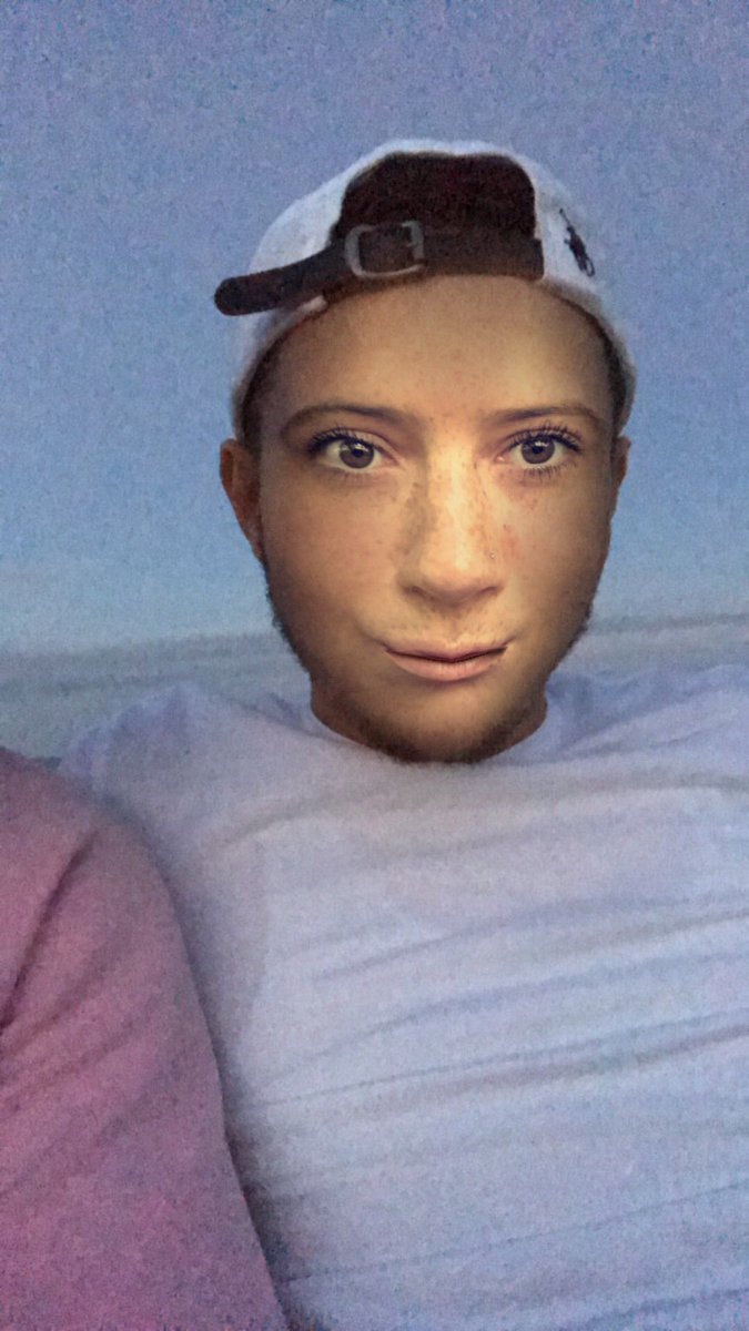 alexxaaa22_'s tweet photo. Happyyy Birthday pal 🎉😎👅🤙🏻💏 enjoy. @BillyBieber23 https://t.co/df3dQekjMi