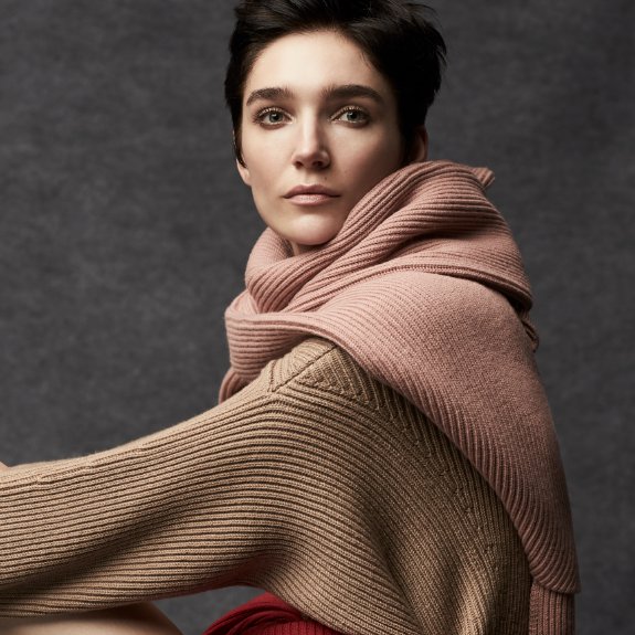 Holt Renfrew tweet media