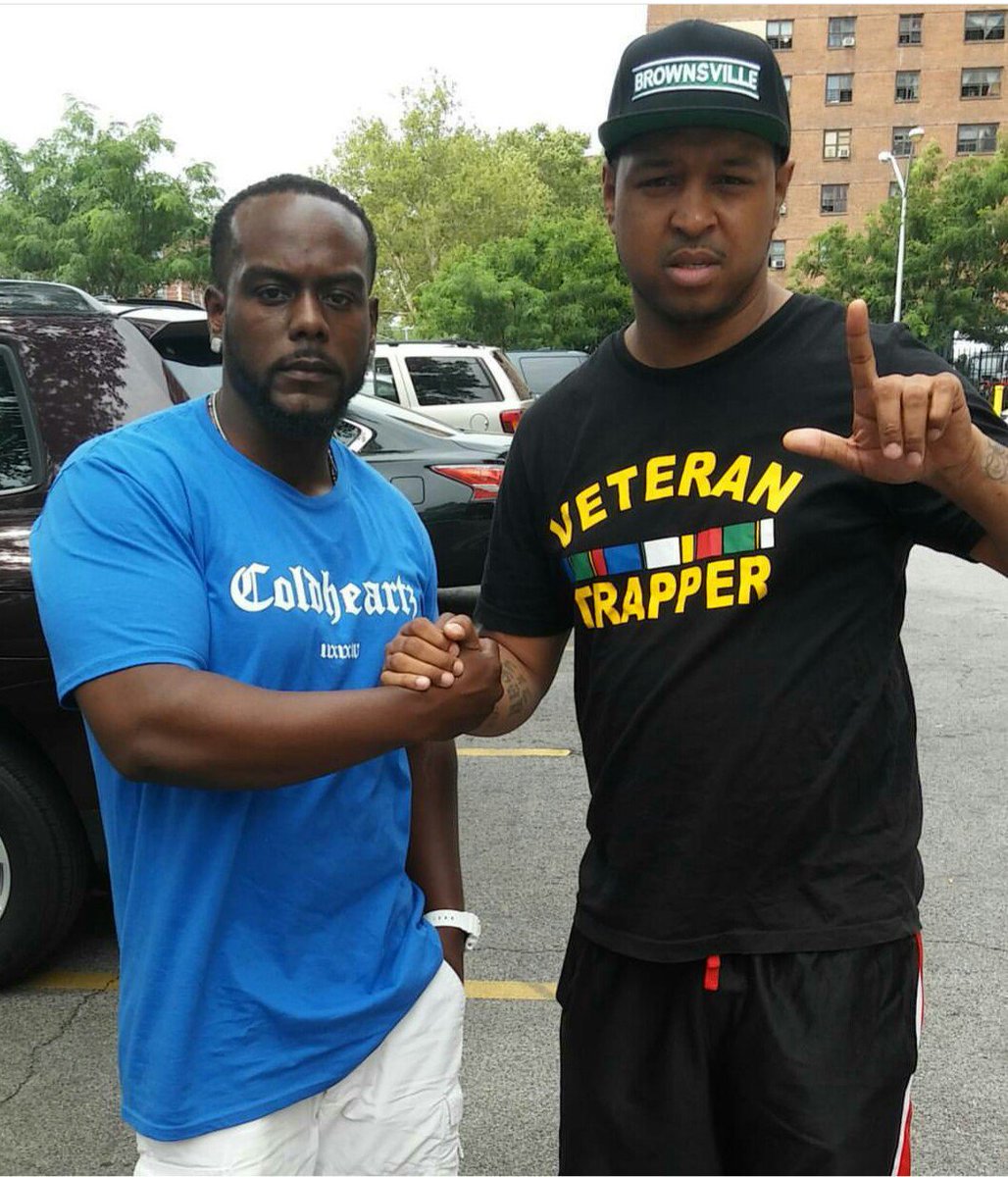 _GETSTR8CASHENT's tweet photo. #kingtoking 👑 #bosstoboss #ownertoowner #BlackExcellence #coldheartz #letgobrownsville #90'sville connection @cclass1 🎥🎬💪 https://t.co/C65okzCyaW