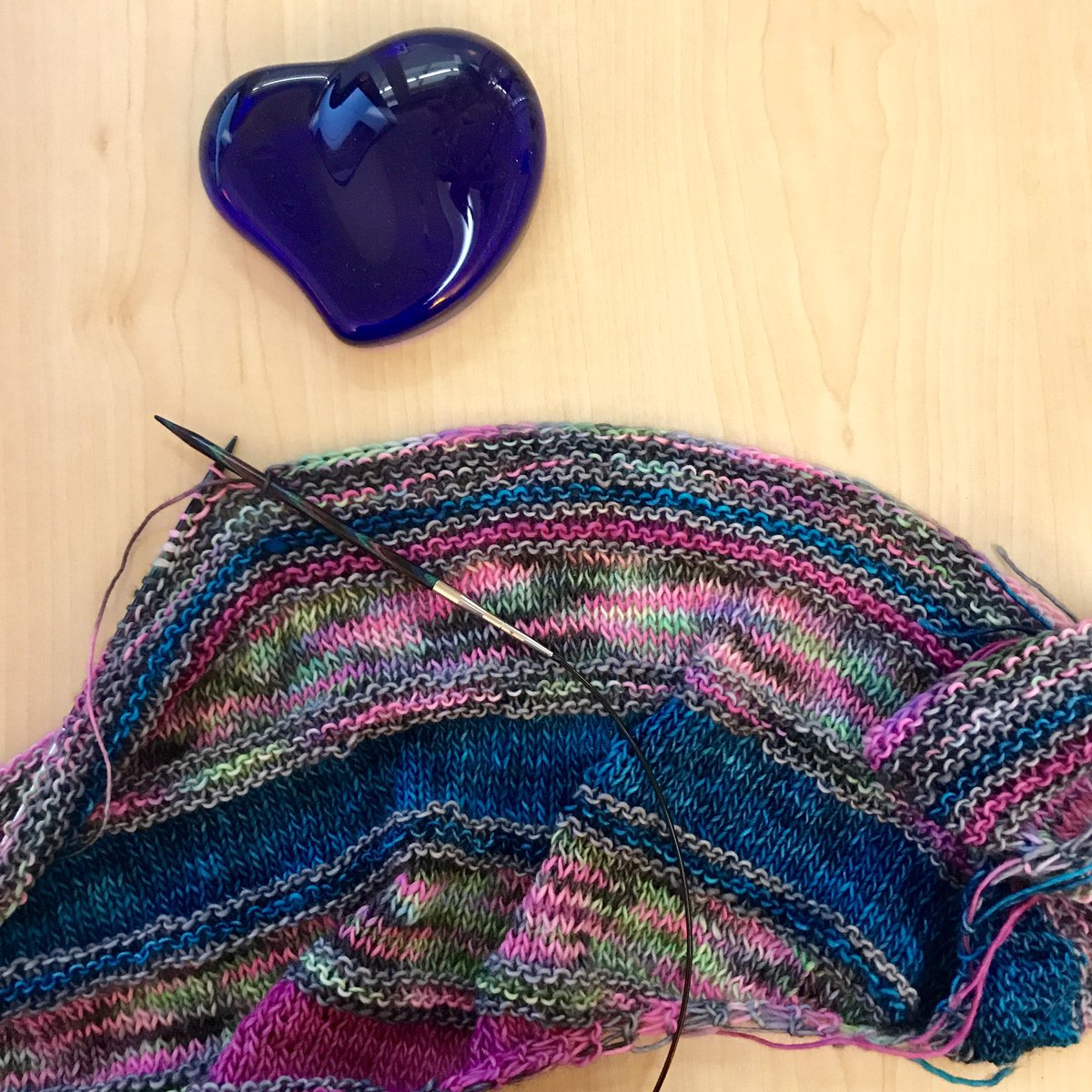 tsquare345's tweet photo. Bind off! ๐ #iknitthis #knitting #booknits #puckshawl https://t.co/2zqwi53YQu