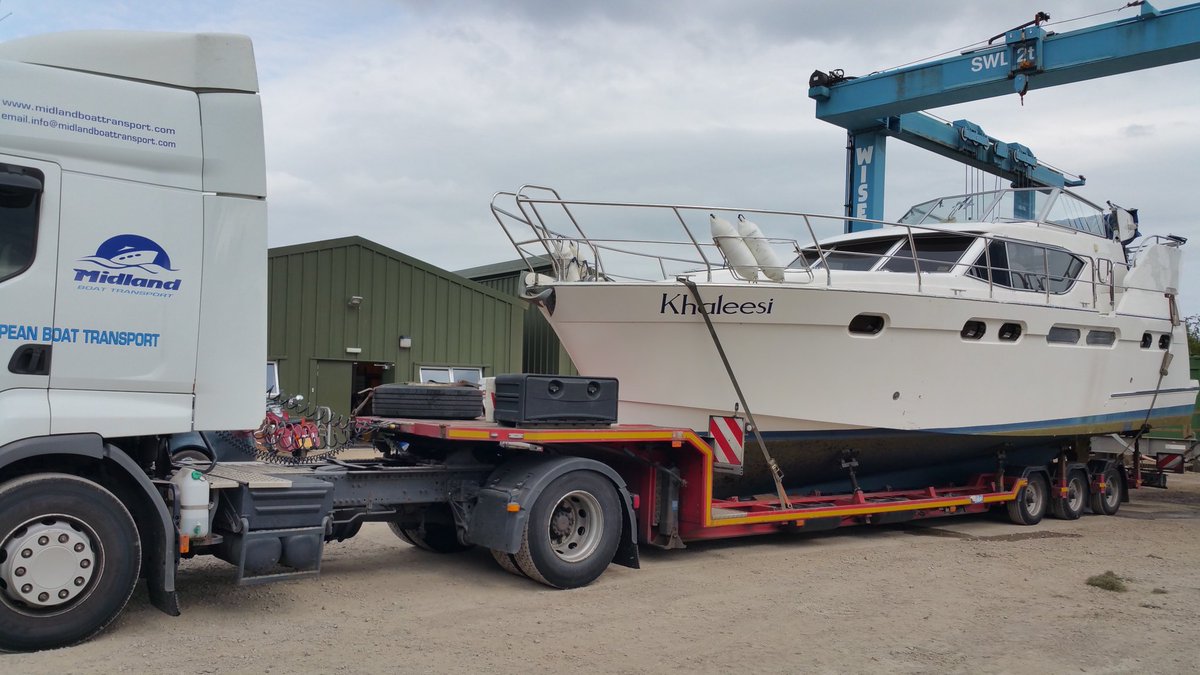 staffsclassic's tweet photo. Collected from @TingdeneMarinas today a lovely @WestwoodBoats 390 going to @broomboats Very "on trend" name!! https://t.co/G8gN0Y1z7C