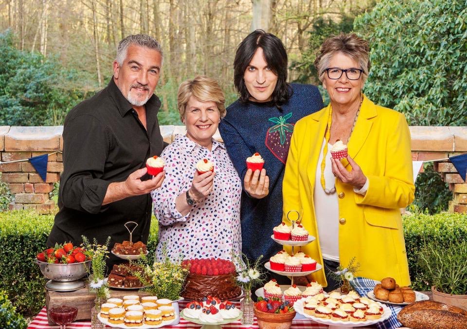 teaspoonofsugar's tweet photo. What you order online vs. What you actually receive #gbbo https://t.co/qqqFSqhTbR