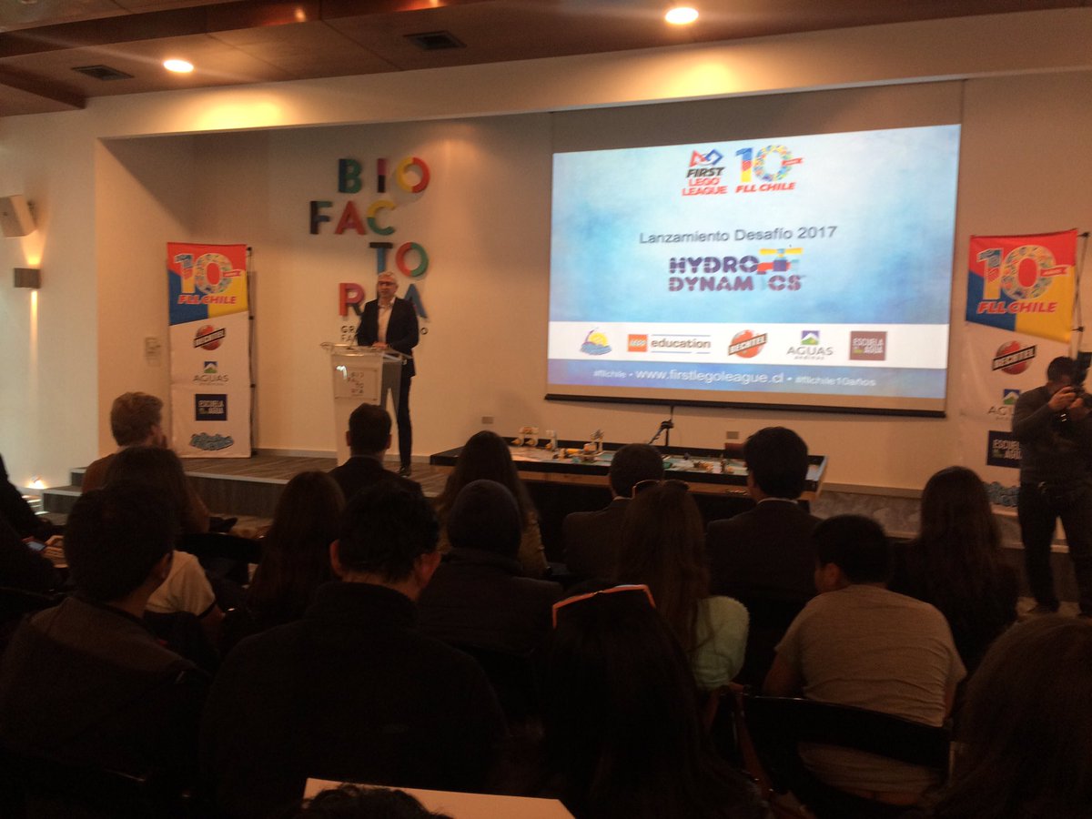EAguaChile's tweet photo. Ahora @NBerberana da bienvenida a equipos participantes de #FLLChile y anima a dar lo mejor de sí para llegar a competencia internacional 👌🏻 https://t.co/04Uqo4g9e9