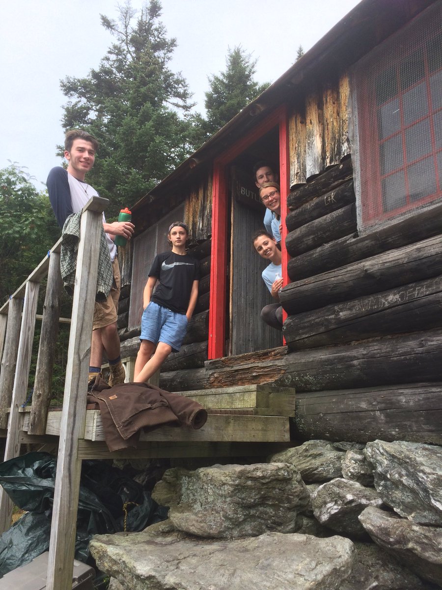 HeenanParker's tweet photo. MMU hiking fun! @SandyAlex73 #CougarNation #MMU2021 #butlerlodge https://t.co/ecXGvwzkJU