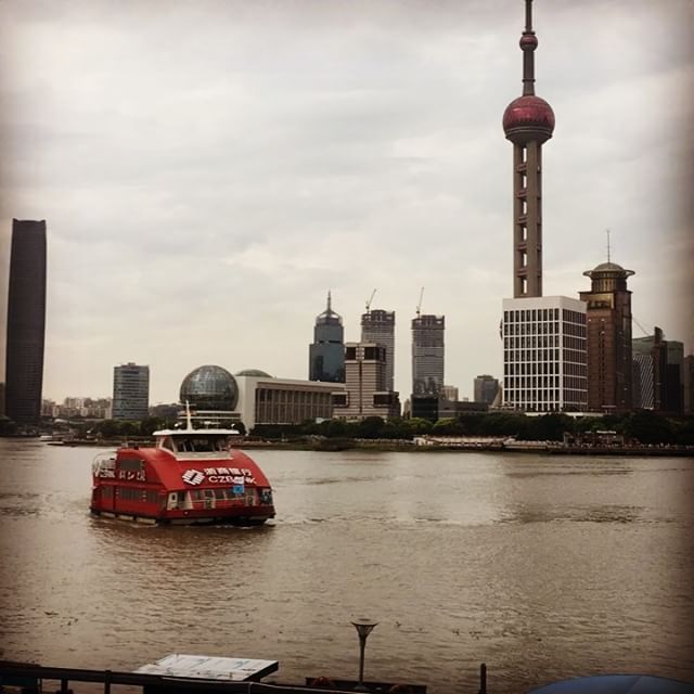 jatirado's tweet photo. Así son los #ferry #CZBank ⛴que cruzan el río #Huangpu de una orilla a otra ... en la ciudad de #Shanghai donde… https://t.co/l11OHlm4KM https://t.co/sfENc9PC1Y
