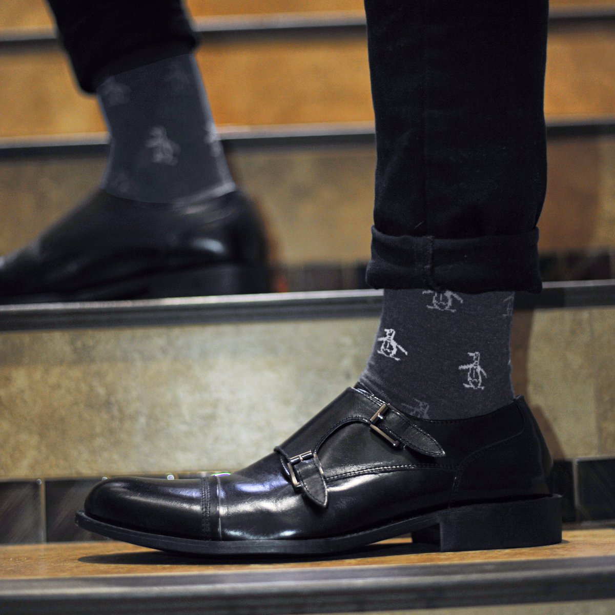 HollywoodSuits's tweet image. #StyleTip Tuesday!

The darker your #suit, the darker your #shoes. This will keep your choice appropriate for formal, business, &amp;amp; casual!