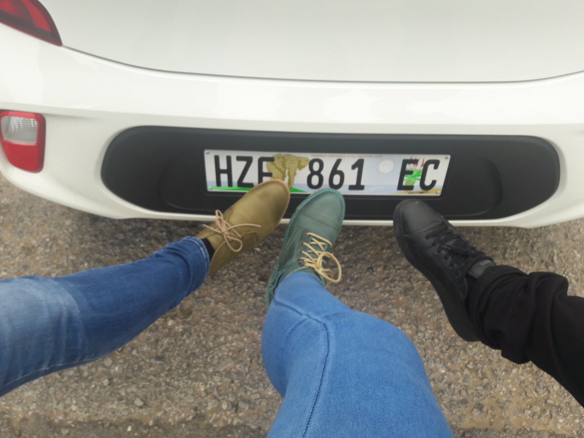 carmensuechrlop's tweet photo. Development economists and economic historians do it in jeans😆post flight drive to #ESSA2017 #rhodesuniversity with @anja_m_smith and Cal https://t.co/j1gTpaQbl8
