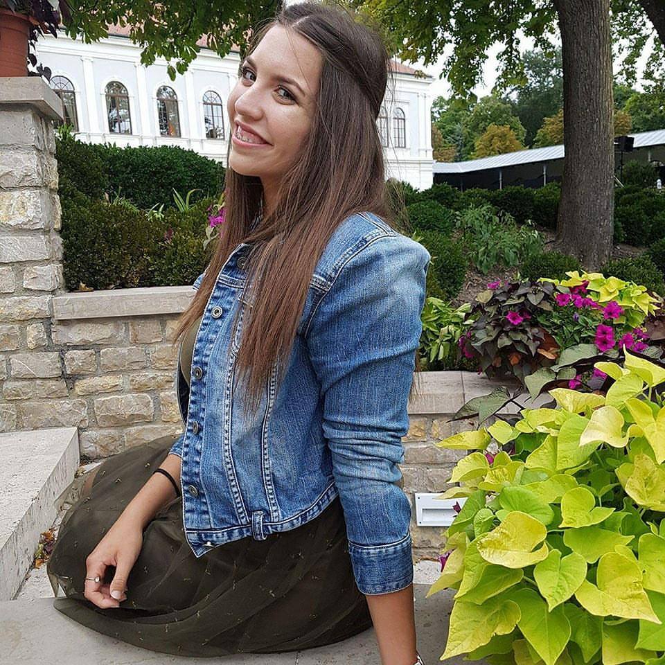 DorkaLH's tweet photo. I think noting else can save the world more than your powerful smile. #smileeveryday #savetheworldtogether #bekind #powerful #women https://t.co/ta0ecSBLyv