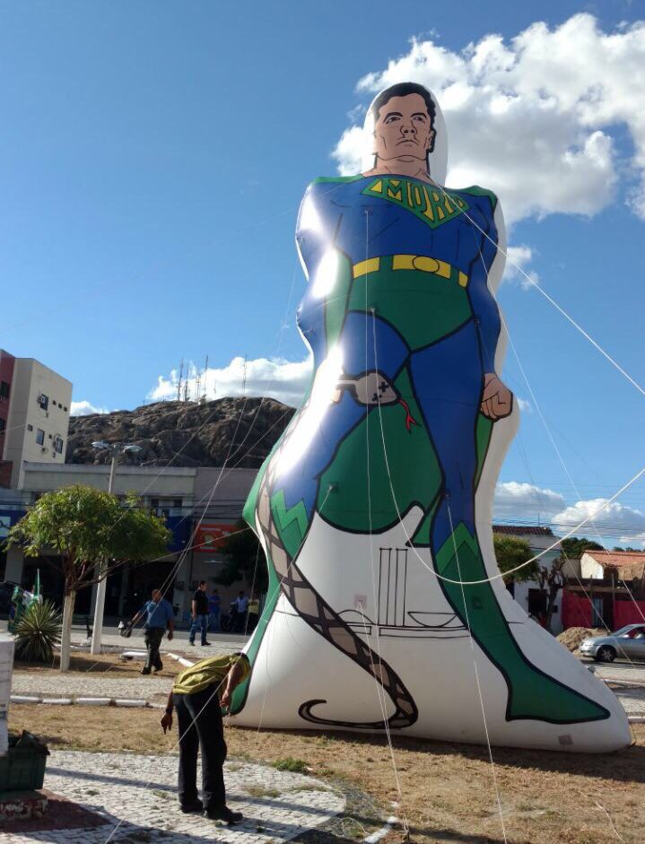 carmelonetobr's tweet photo. Lula está em Quixadá (CE). E adivinhem quem está por lá também? O SuperMoro!!! Vamos retuitar até chegar no @LulapeloBrasil, vulgo jararaca. https://t.co/5hrjHCxTJS