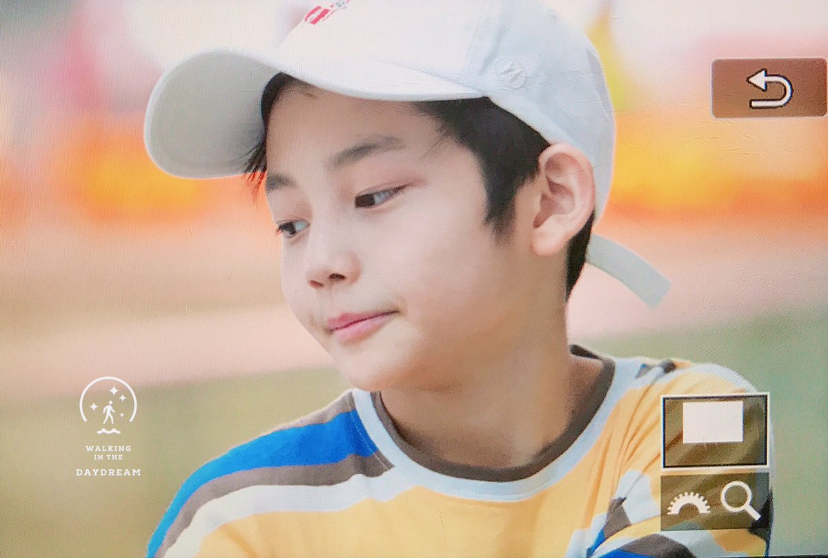 20040809_WITD's tweet photo. 170825 ICN출국 #YHBOYS #殿甲 https://t.co/klOUoggroA