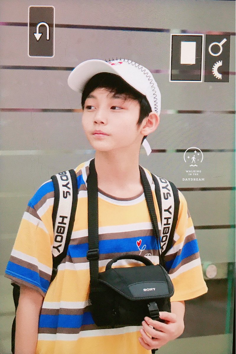 20040809_WITD's tweet photo. 170825 ICN출국 #YHBOYS #殿甲 https://t.co/wZFDCKaKu3