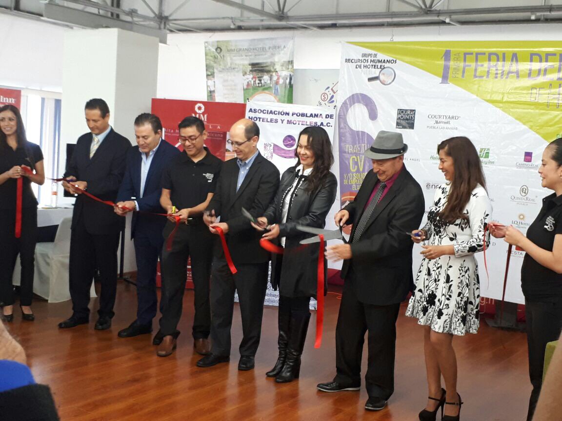 APHYM1's tweet photo. Corte de listón inaugural de la "1era. Feria Del empleo de Hotelería y Prácticas Profesionales 2017". https://t.co/HLGhbcgMwg