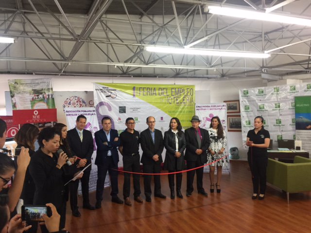 APHYM1's tweet photo. Corte de listón inaugural de la "1era. Feria Del empleo de Hotelería y Prácticas Profesionales 2017". https://t.co/HLGhbcgMwg