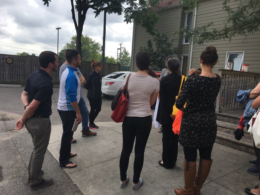 MicheleMcKenzi3's tweet photo. Stop 2 on SE2017 Community walking tour @UnityProjectLdn @unitedwaylm @SttelginUW #walkingandlearning https://t.co/xOBceWplkD