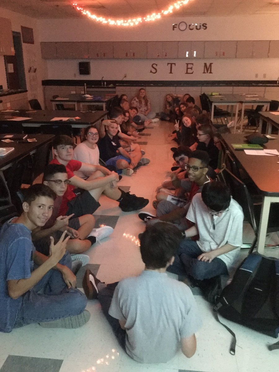 Goodwin_KHS's tweet photo. #STEMbio learning the value of listening #STEMrocks https://t.co/bNeIL03ZKr