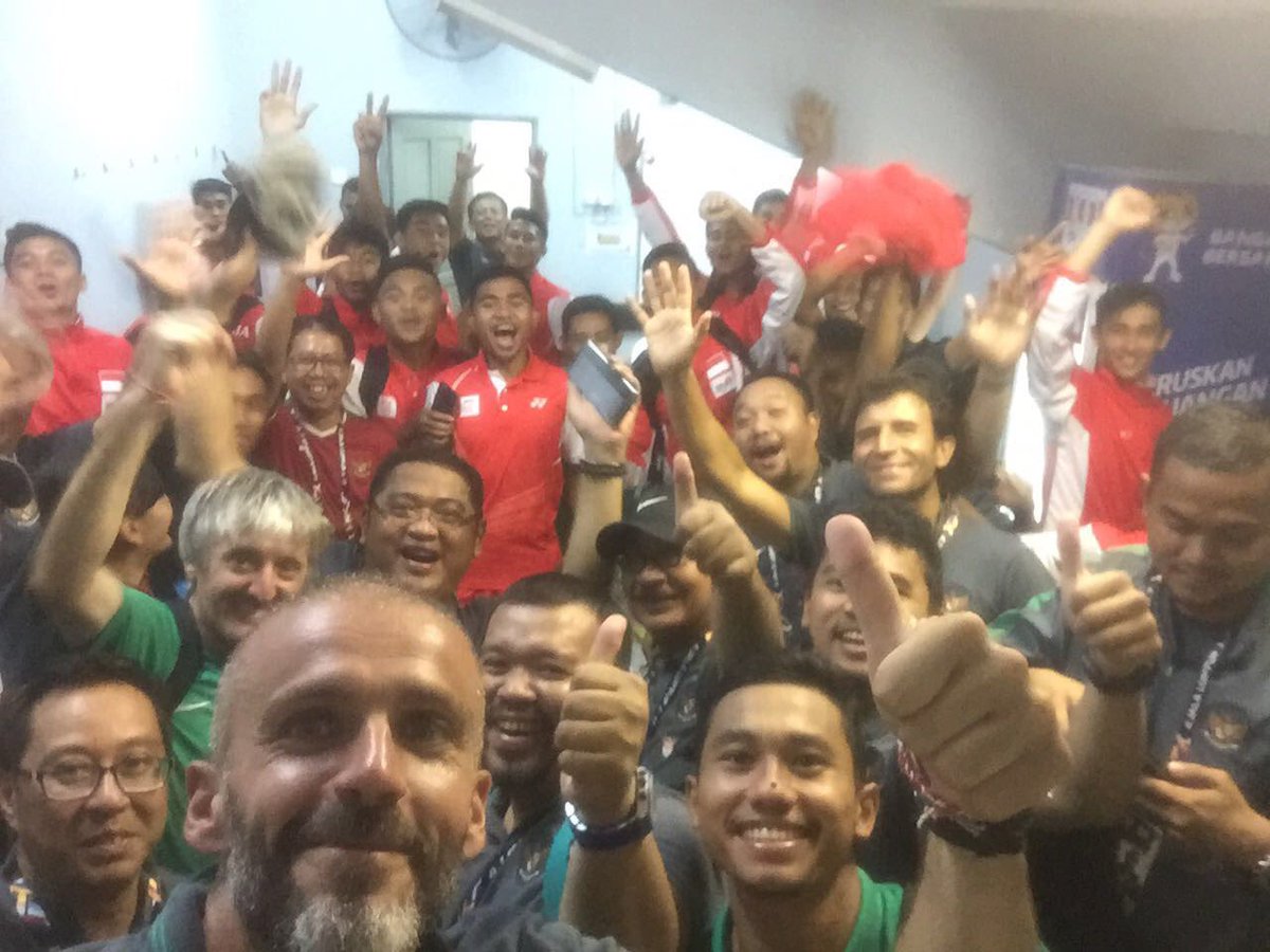 We got the medal!!🥉 Thanks to the players for the great effort and to the people of Indonesia for the incredible support 👍🏻 🇮🇩 <a href="/pssi__fai/">Belajar Jalan</a>