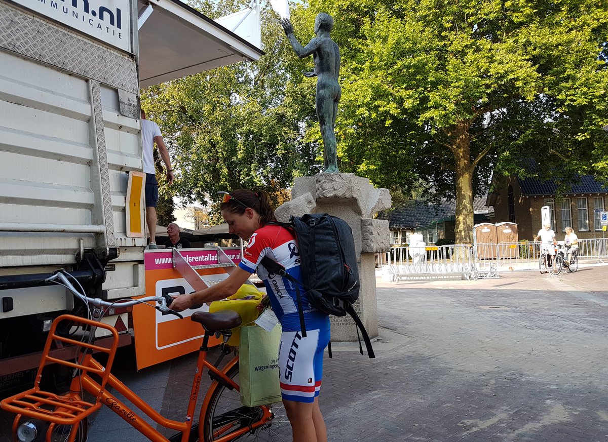 gertbudding's tweet photo. @AvVleuten winnaar tijdrit @ladiestour van snelle bolide over op #stadfiets bij #vrijheidsbeeld #wageningen . zie: gertbudding.nl https://t.co/rsVGJ0iLi2