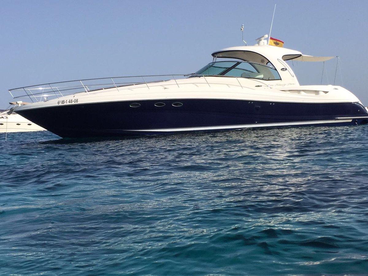 amazing Sea Ray 525 ? https://deluxeyachtsibiza.com/yacht-charters-ibiza/mo...