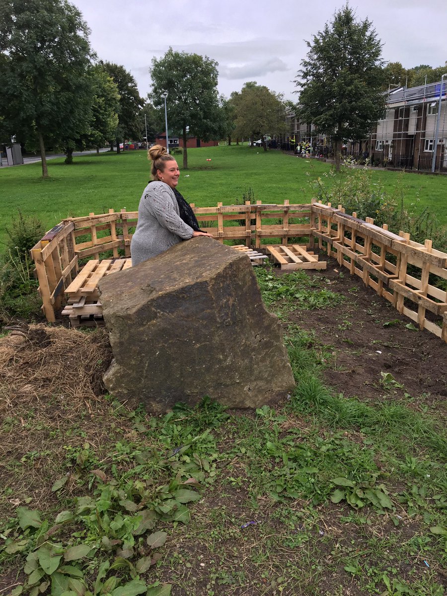 graeme_cb's tweet photo. Cash4Graft supported allotment building for children in Harpurhey! https://t.co/iXcVQ1xYuu
