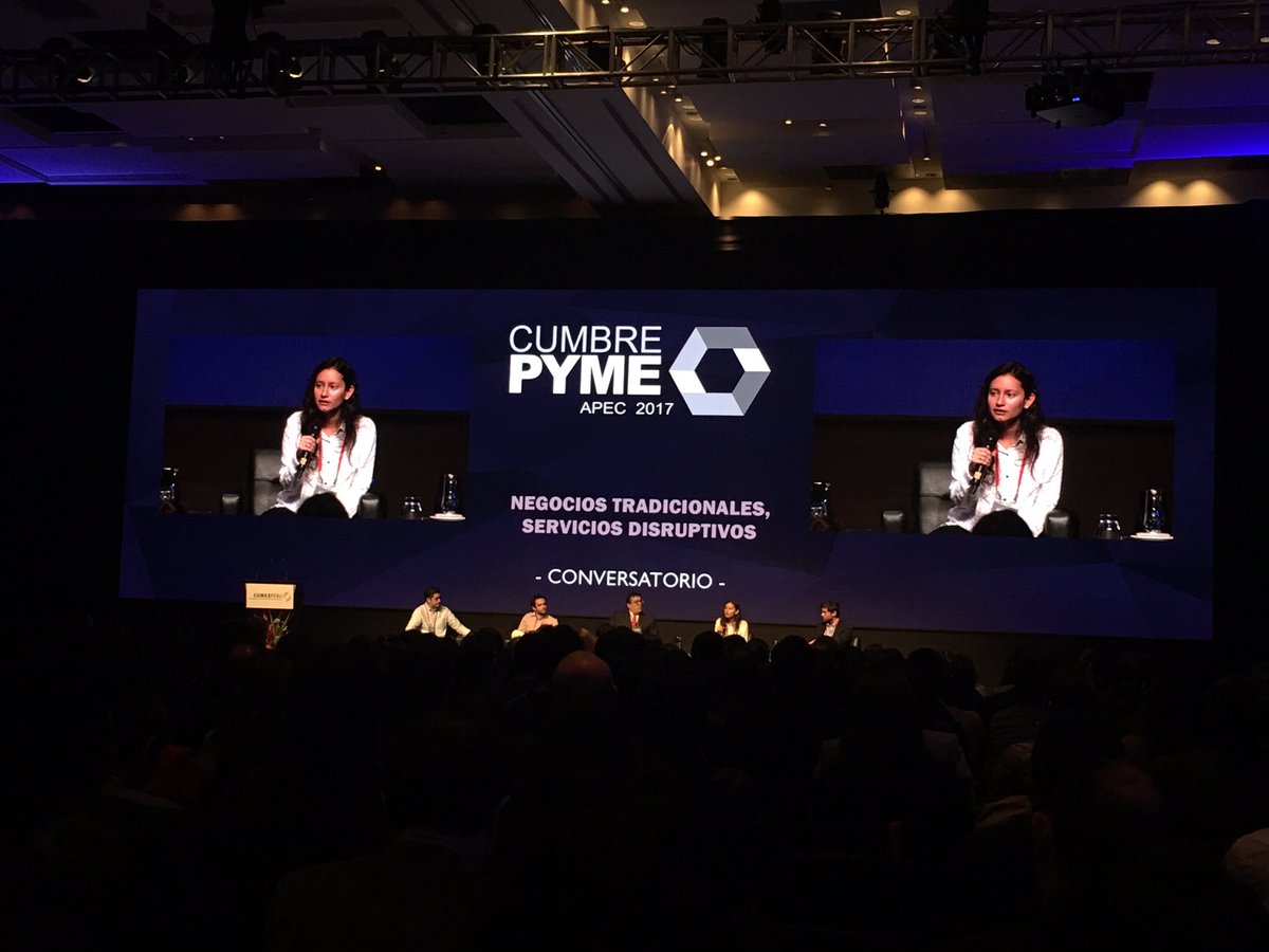 DesireeAlayza's tweet photo. Cumbre Pyme APEC 2017 
Negocios tradicionales, servicios disruptivos. 
@Cofide_Peru https://t.co/E4dQYmZEjr