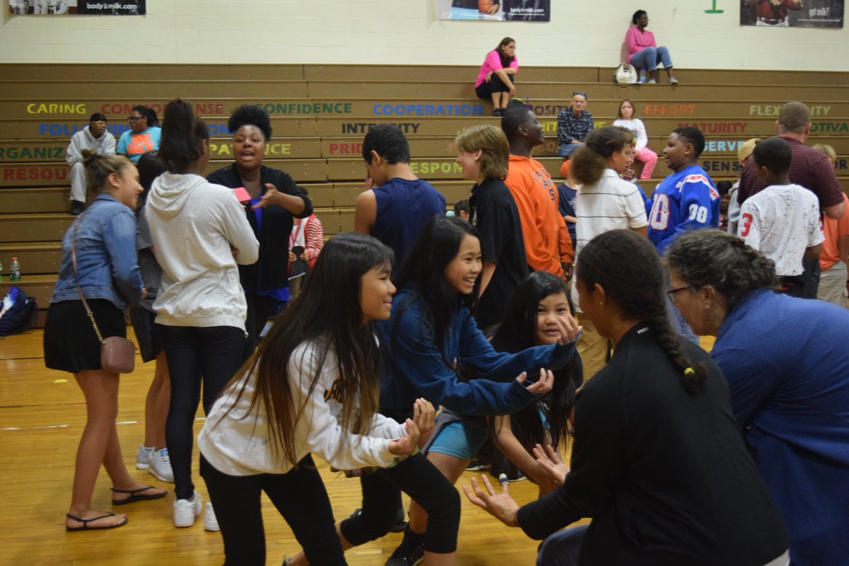 Lincoln_SCSD's tweet photo. Yesterday WEB hosted new scholar orientation. Thank you scholars & staff for a great morning! #scsdgo4gold #goodbetterbest @SyracuseSchools https://t.co/S1mGpn68Ly
